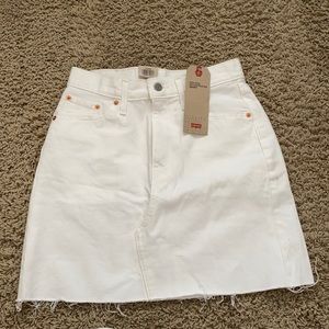 Levi’s high waist white jean skirt